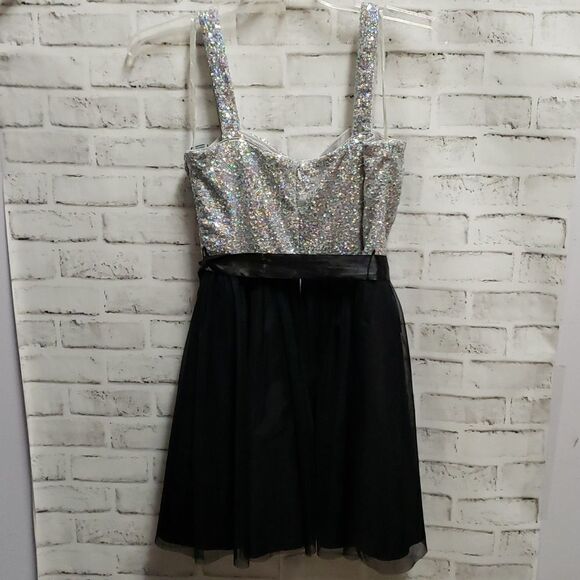 Love reign dress - Picture 2 of 3